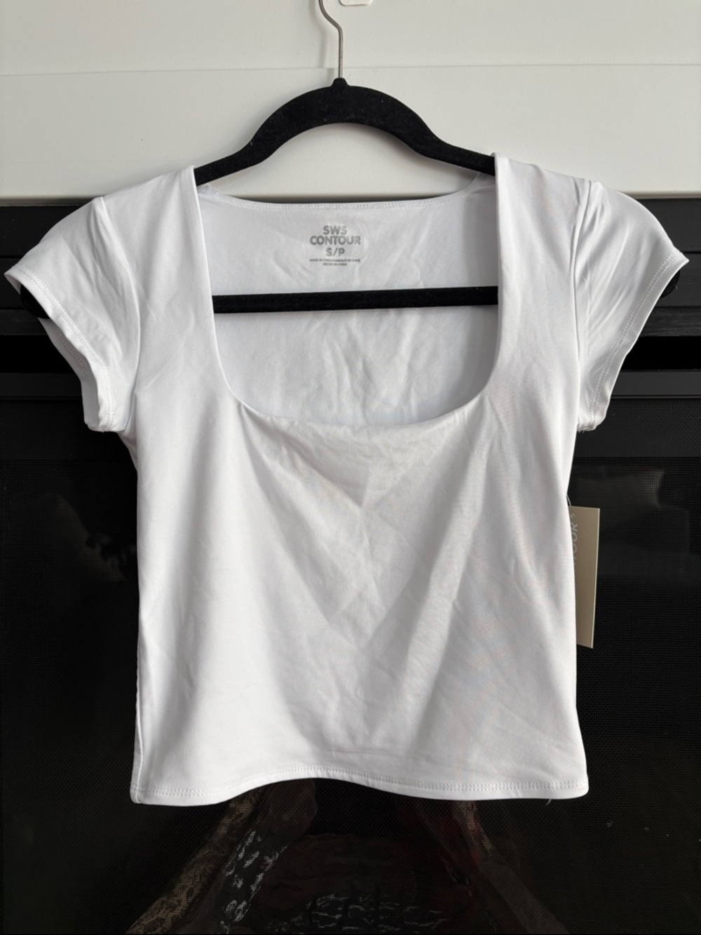 🔥4/$20 White Scoop Neck Women's Cropped Top